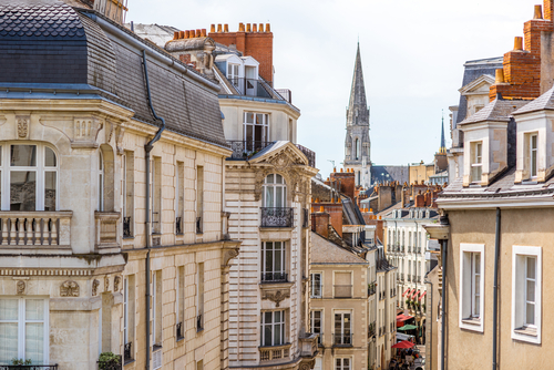 <h1 class='c-banner__title'>Crowdfunding immobilier</h1>
    <p class='c-banner__content  c-banner__content--home'>Un investissement <span class='c-banner__bold'>responsable</span> qui fait fructifier votre épargne
</p>
    <a href=./projets.html class='c-banner__link [ c-button  c-button--white ]'>Participez à un projet</a>
    